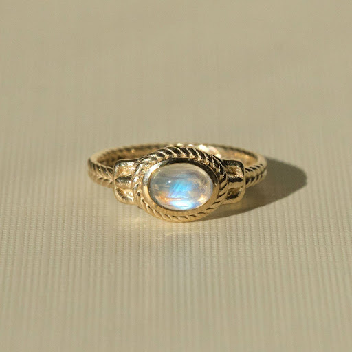 سنگ ماه (Moonstone) در حلقه